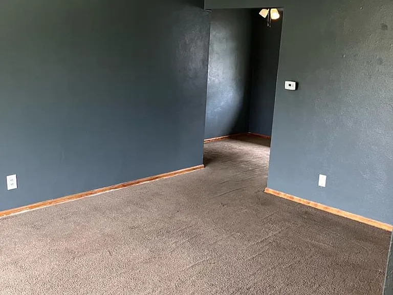 2530 Pleasant St — Photo 2