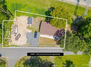 9008 Lakebrook Rd, Charlotte, NC 28214