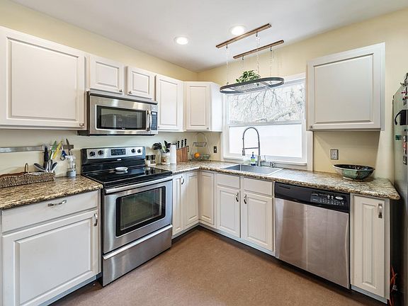 5th image of 3797 Lanewood St