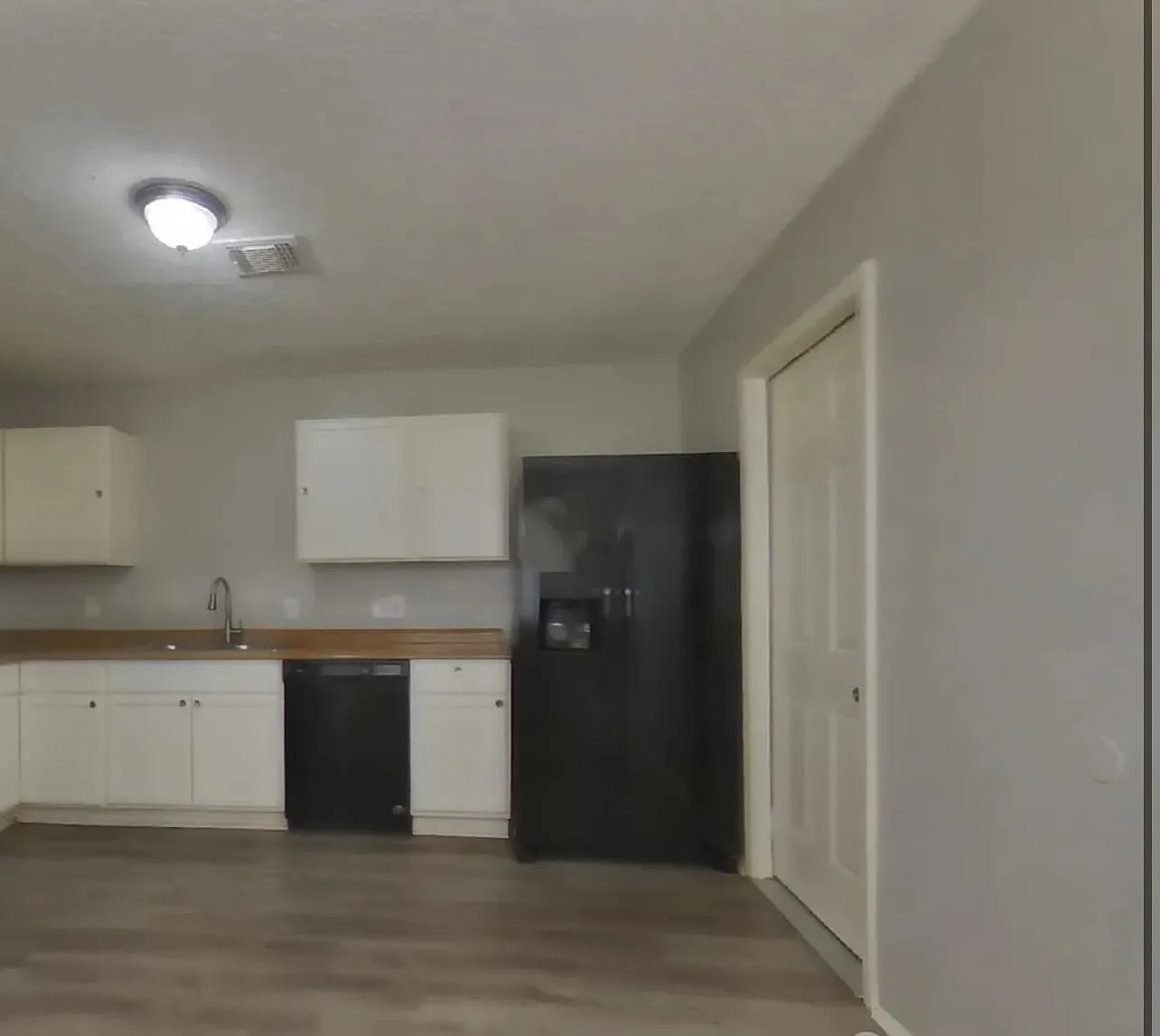 3 bed, 1138 sqft, $2,518 — Photo 2