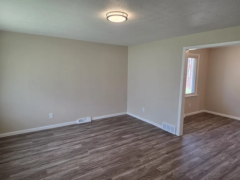 1662 Shriver Ave NE — Photo 5