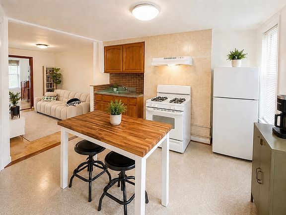 3rd image of 557 Myrtle Ave Floor 3