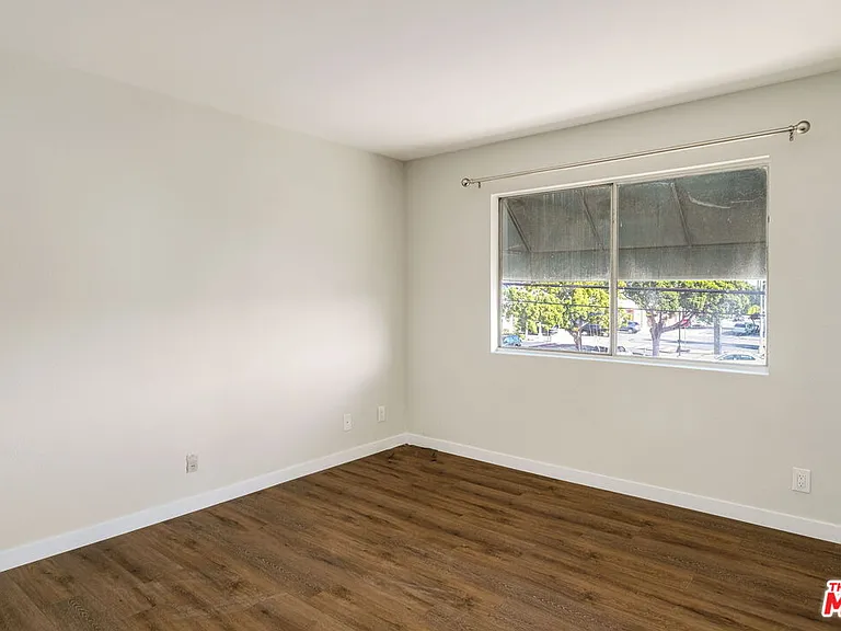 1342 Harvard St #201 — Photo 11