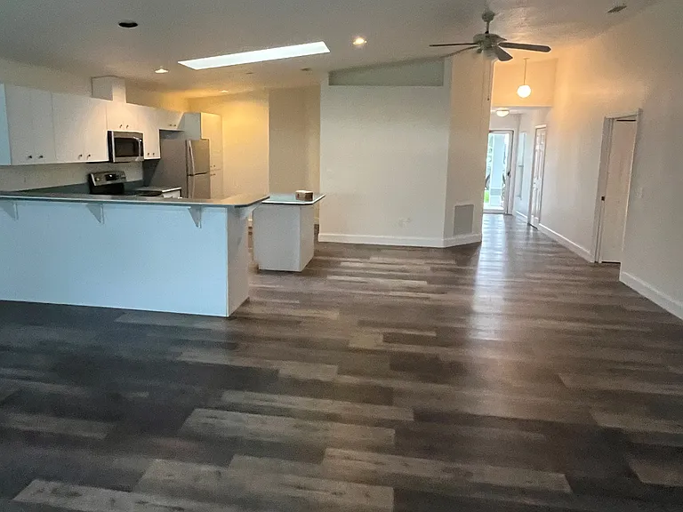 1321 Wayne Ave — Photo 5