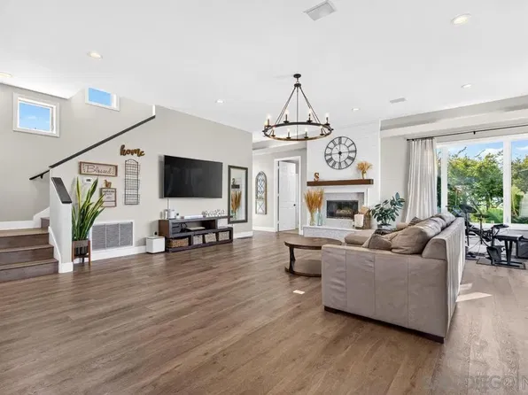 1596 Aldorado Dr, Vista, CA 92084