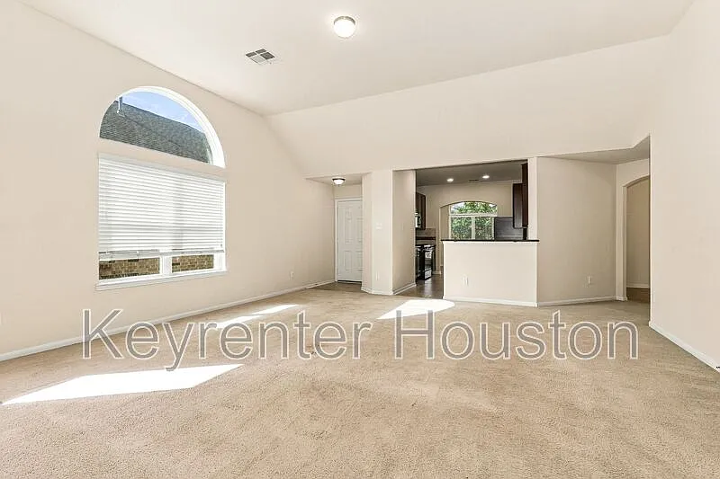 3 bed, 2.0 bath, 1750 sqft, $2,000 — Photo 4