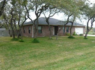 1041 Redwood Ave, Rockport, TX 78382