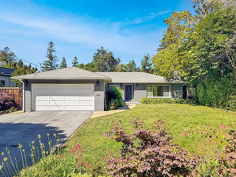 950 Olive St — Photo 3