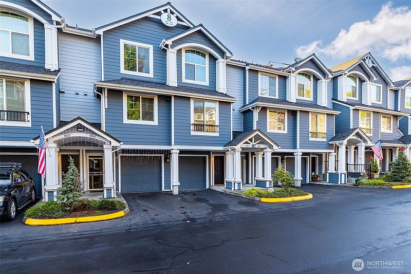 2nd image of 16125 Juanita-Woodinville Way NE #805