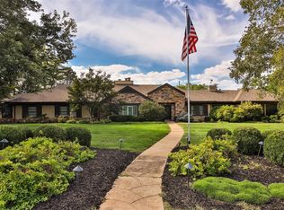 2 Country Aire Dr, Saint Louis, MO