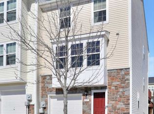 57 Wayside Ct, Falling Waters, WV 25419