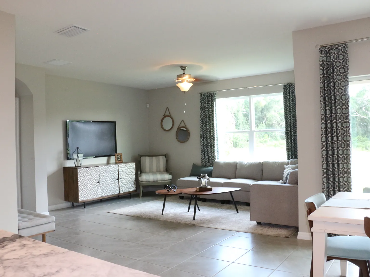 4 bed, 1828 sqft, $2,990 — Photo 3