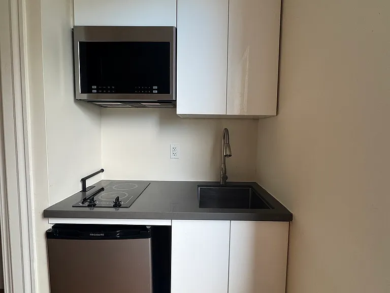 2000 Vallejo St #11 — Photo 4
