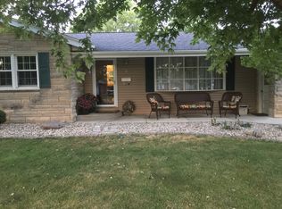 9 Eastview Dr, Sullivan, IL 61951