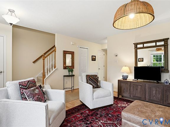 5th image of 299 Robinson St