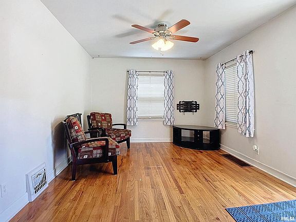 3rd image of 615 S Nevada Ave