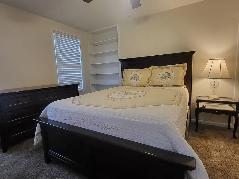 4015 Lakewood Dr — Photo 6