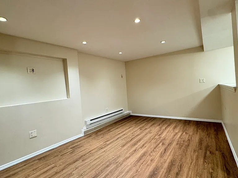 614 49th St #BASEMENT — Photo 6