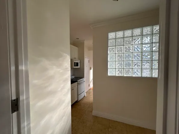 245 East 62nd Street image 5 of 9