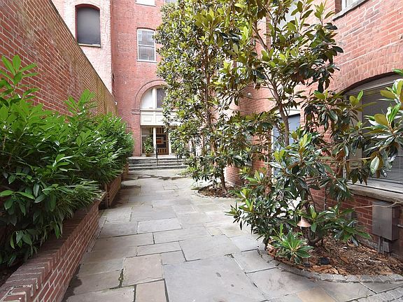 2nd image of 1722 Lombard St #83f7yfye2