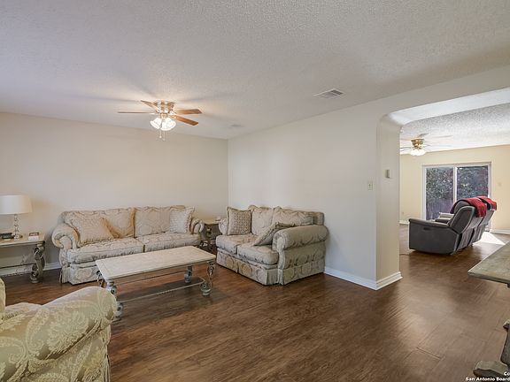 3rd image of 8226 CHESTNUT MANOR DR