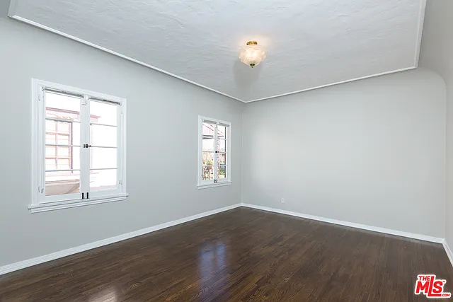 1179 S Hayworth Ave — Photo 19
