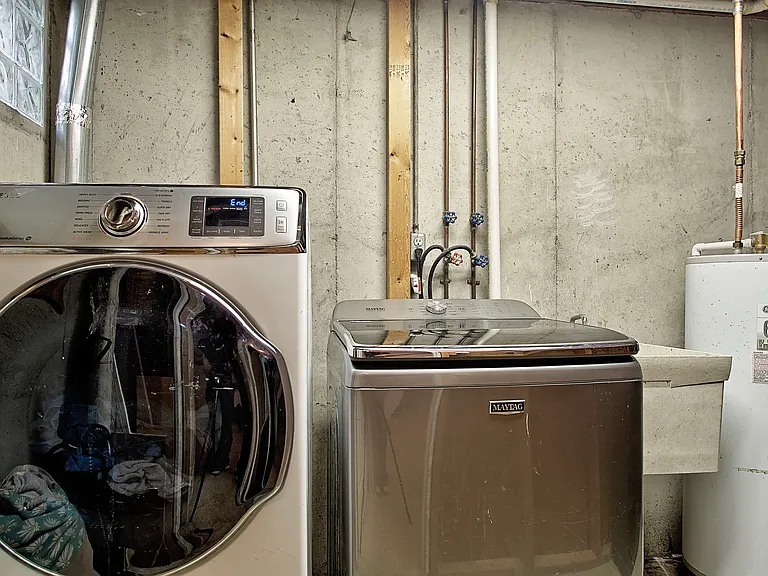 464 Vancover Ct — Photo 18