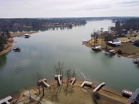 4th image of 619 Point Lookout Rd