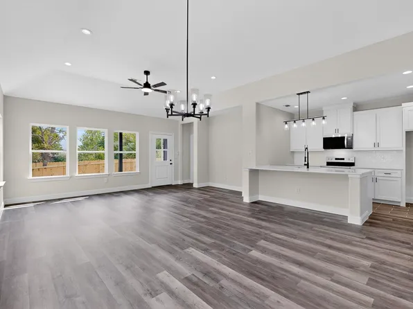 705 E Denton St, Ennis, TX 75119