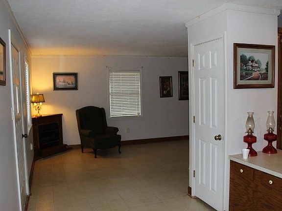 Dining room to living room