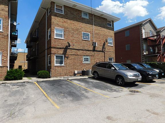2nd image of 3452 N Harlem Ave