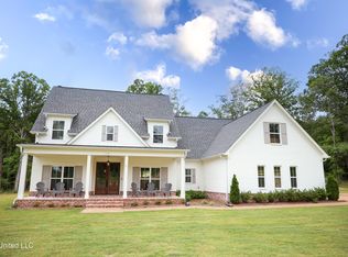 13033 Pebble View Dr, Byhalia, MS 38611