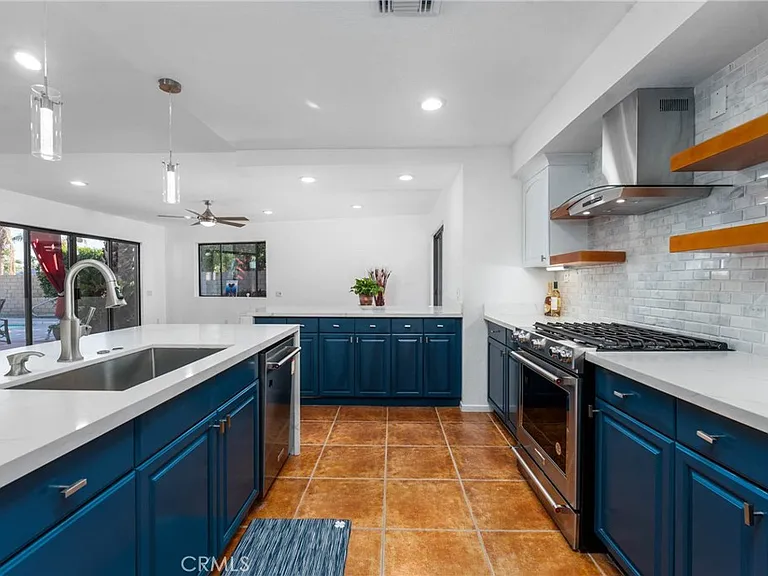 1123 E El Cid — Photo 15