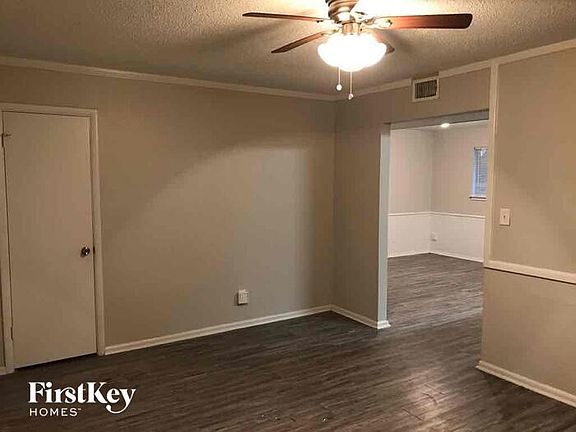 3rd image of 6604 Yosemite Dr