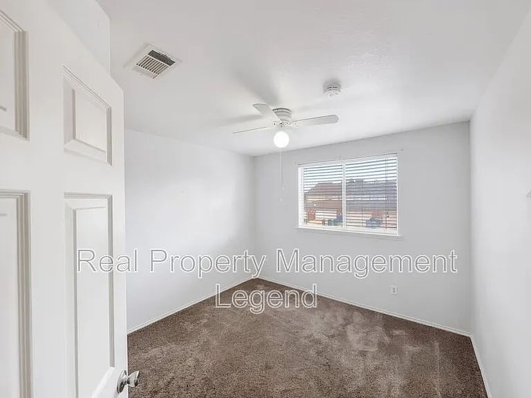 3211 Roundtree Ln — Photo 24