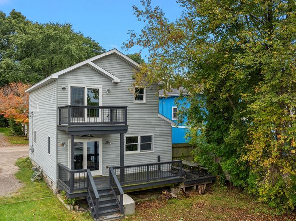 8873 Lagoon Dr, Brighton, MI 48116