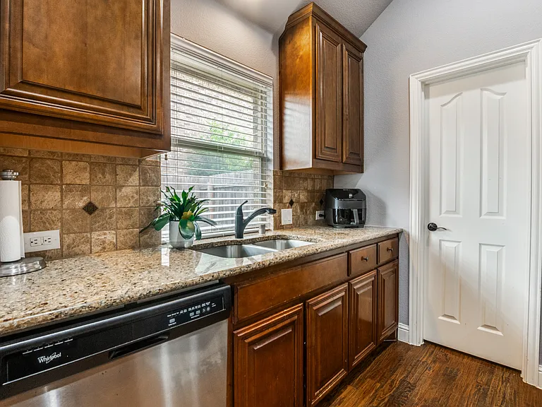 4312 Poppy Dr — Photo 8