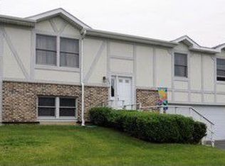 808 Summit Ave, Wauconda, IL 60084
