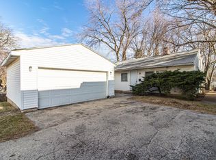 735 N McAree Rd, Waukegan, IL 60085