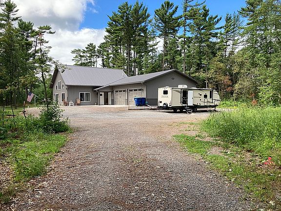 RV parking w/50 amp, water