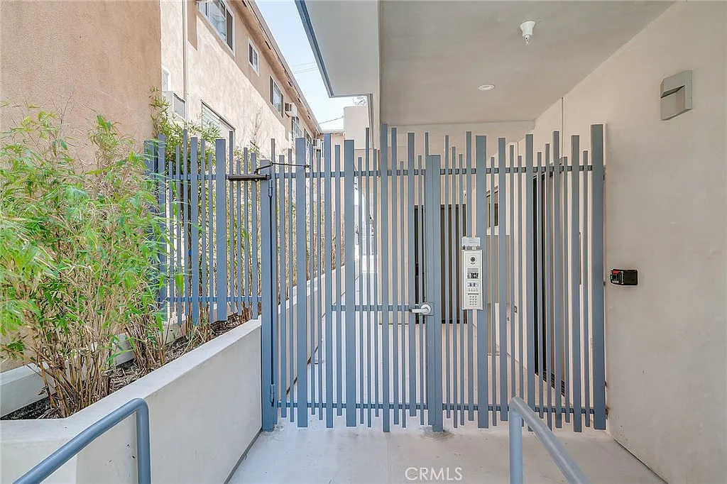 2 bed, 1373 sqft, $4,250 — Photo 2