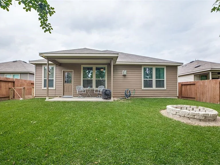 2151 Lost Timbers Dr — Photo 33
