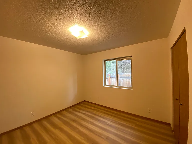 905 SE Stratford Ct — Photo 20