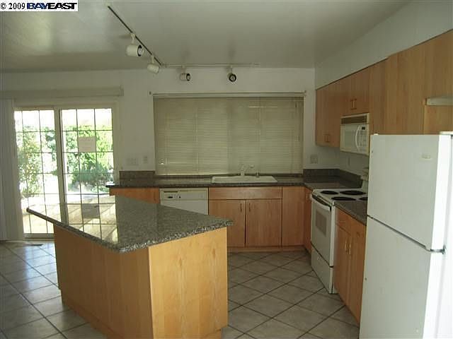 1st image of 2582 Windsor Ct
