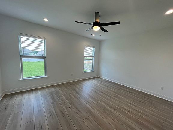 5th image of 229 Kings Wood Ave