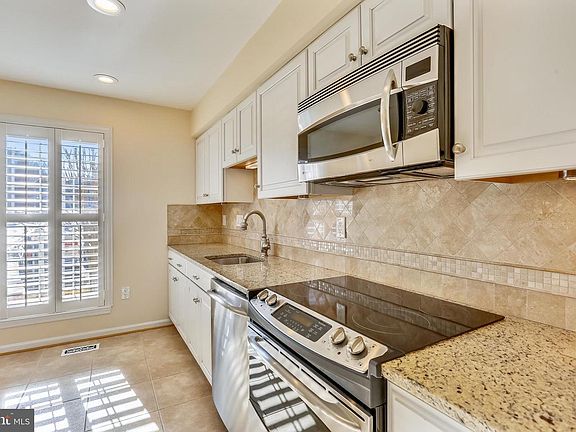 3rd image of 3204 Saint Augustine Ct