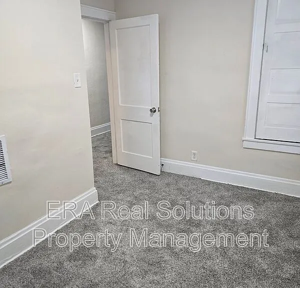 587 S Burgess Ave — Photo 11