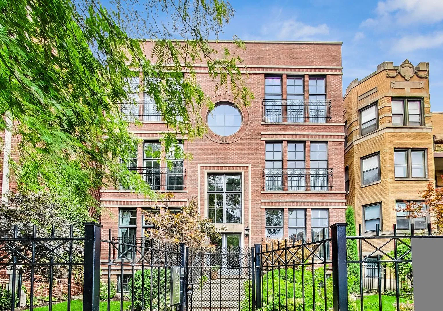 2 bed, 1541 sqft, $3,200 — Photo 1