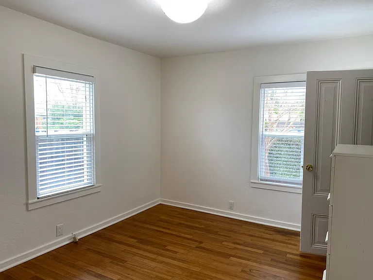 216 Bay St — Photo 9