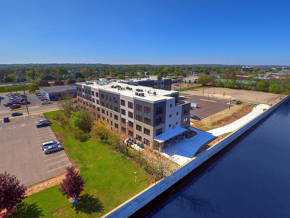Grand View Place back view